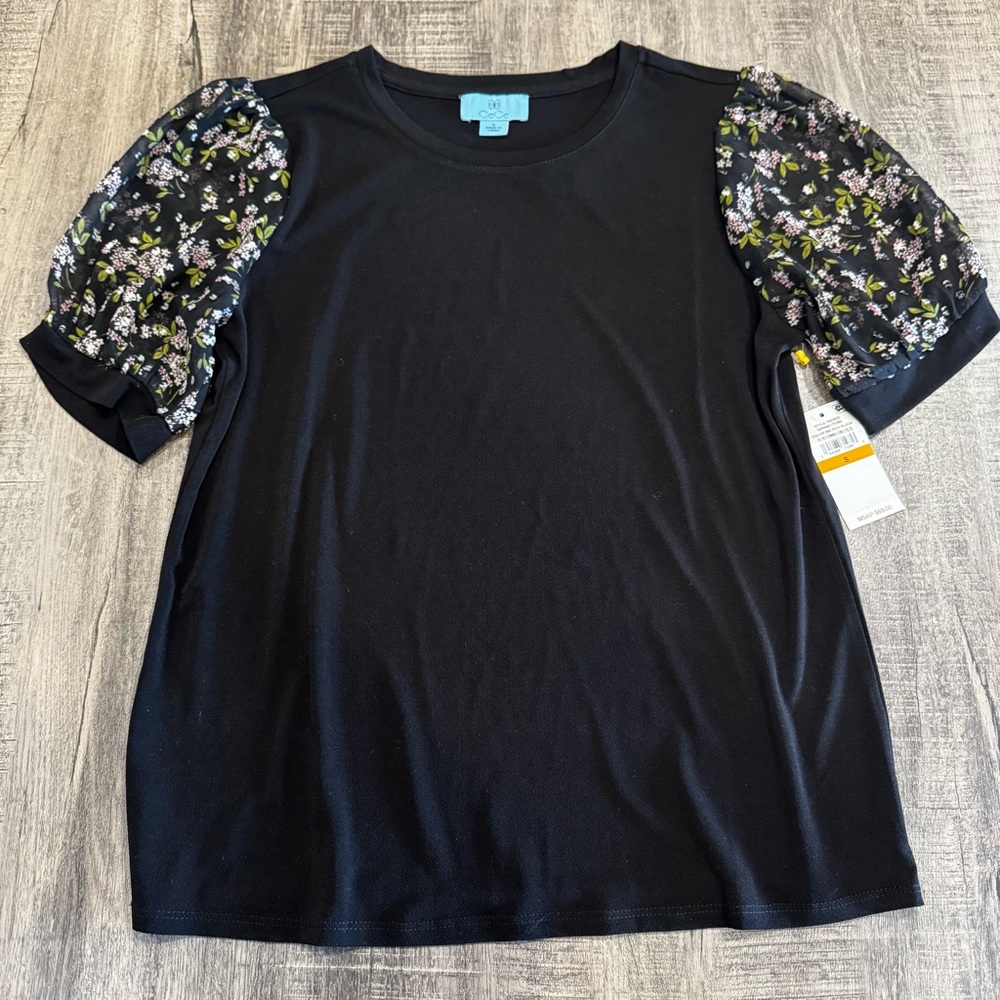 Cece Women's Short Black and Floral Puff Sleeve Mixed Media Knit Top